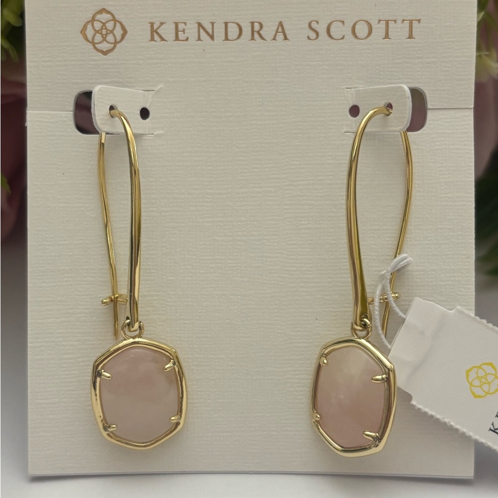 NWT Kendra Scott Daphne Wire Drop Earrings in gold Rose Quartz